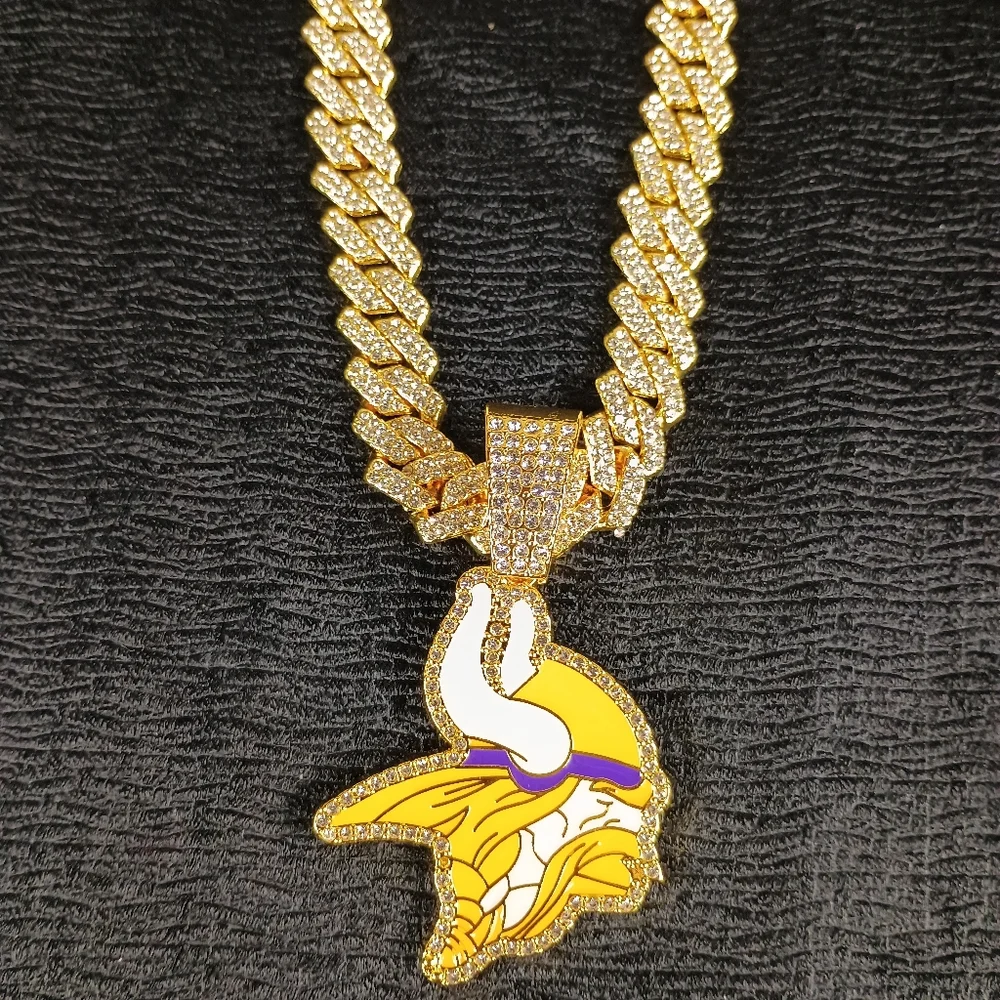NFL Minnesota Vikings 20inch Necklace Pendant Cuban Chain Link Football Jewelry - Picture 1 of 6